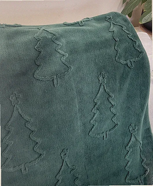 Chelsea & Theodore Green Christmas Tree Throw Blanket Textured Soft Warm 50x70”