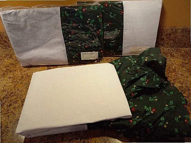 King Bed Skirt Dust Ruffle Green Red Holly Quilt Pattern 78" x 80" + 14" drop