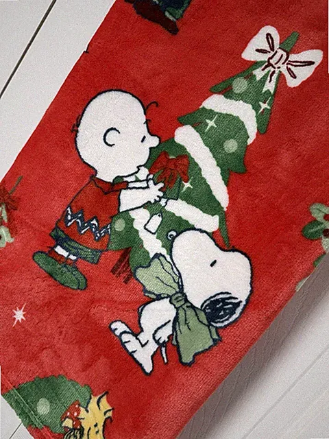 Peanuts Snoopy Christmas Throw Blanket Red 50”x70” Christmas Tree Decorating NWT