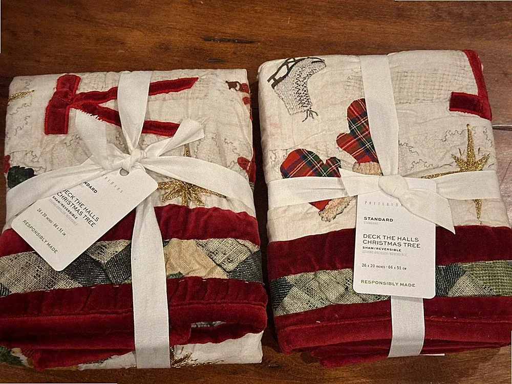 Pottery Barn DECK THE HALLS Christmas Tree Rev. Quilted Set of 2 Standard Shams