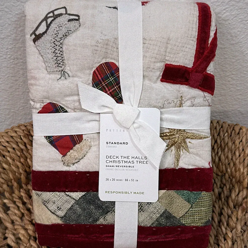 POTTERY BARN DECK THE HALLS CHRISTMAS TREE REVERSIBLE QUILTED STANDARD SHAM (1)